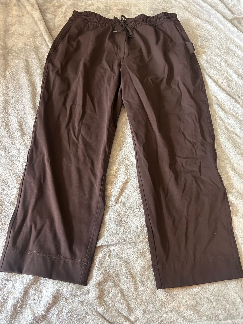 Lululemon tapered-leg mid-rise crop in espresso